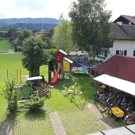 Gästehaus Regenbogen * Sankt Georgen im Attergau